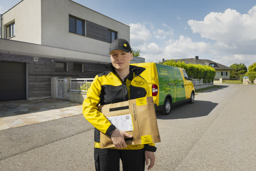 Nachhaltige Zustellung: Post Loop-Tasche und E-Fahrzeug